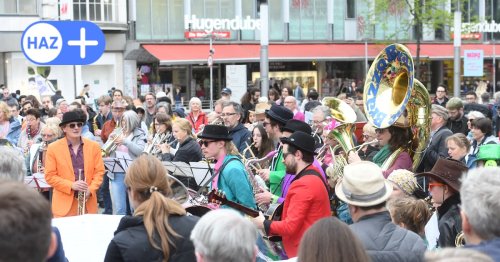 Open-Air-Konzerte in der City: Die neue Sommerbühne am Musik Kiosk ist eröffnet
