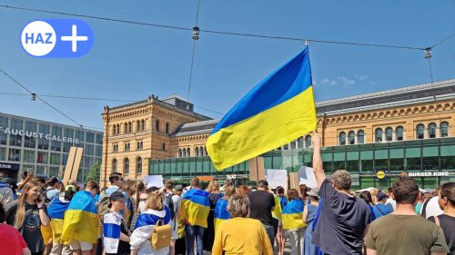 Demo gegen russische Aggression: Knapp 200 Menschen protestieren am Hauptbahnhof