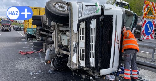 Schwerer Unfall auf A2 im Auetal: Leitplanke dringt in Führerhaus ein – zwei Verletzte