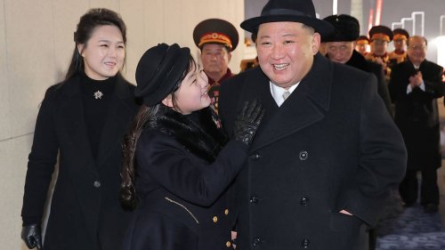Kim Jong Un zeigt sich mit Tochter: Was plant Nordkoreas Machthaber mit ihr?