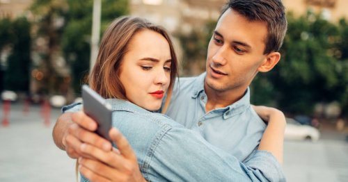 Leg doch mal das Handy weg! Wie „Phubbing“ unseren Beziehungen schadet