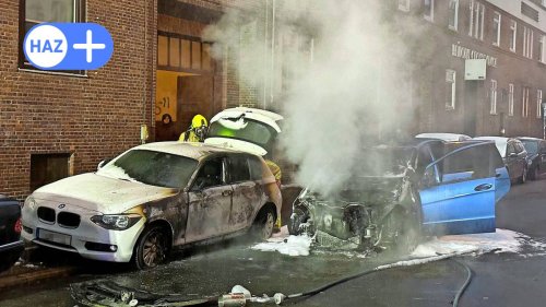 Autobrand in Hannovers Südstadt: Mercedes geht in Flammen auf