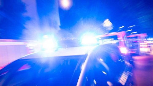 Weihnachtsfeier eskaliert: Vier Polizisten verletzt