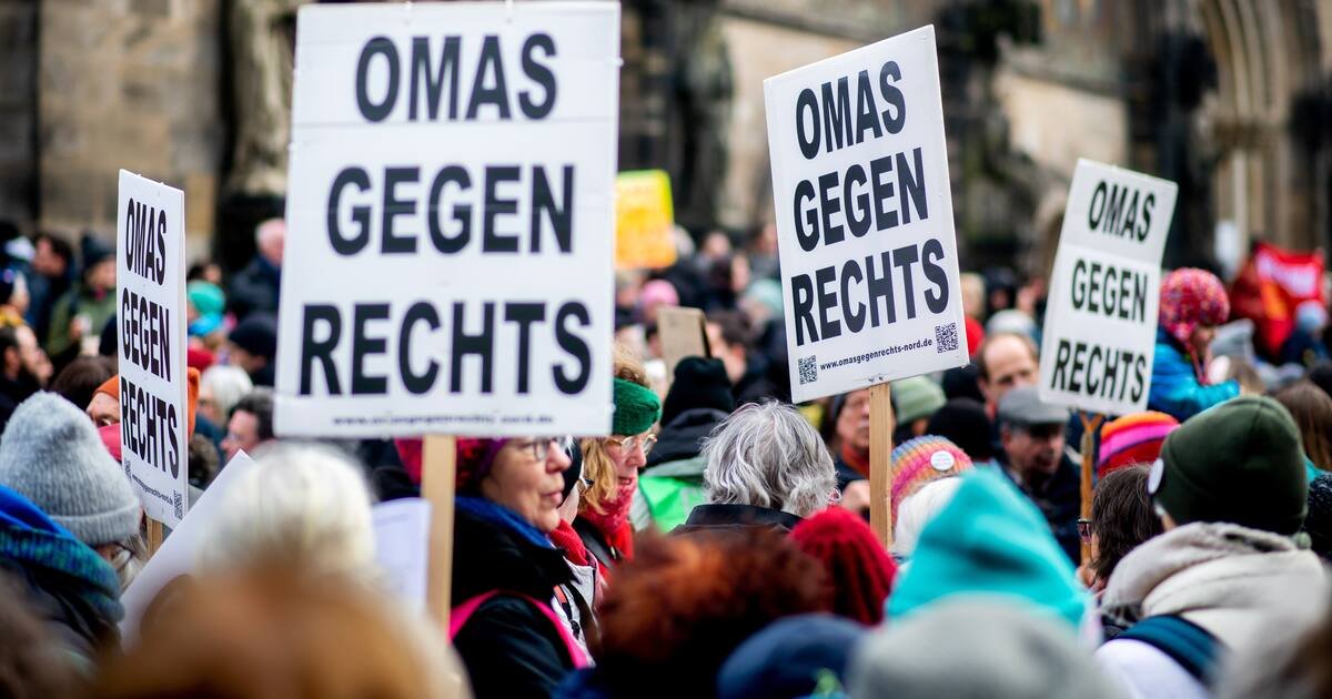 Tausende Menschen demonstrieren in deutschen Städten erneut gegen rechts