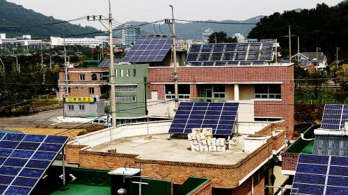 Is Rooftop Solar Finally Good Enough to Disrupt the Grid?