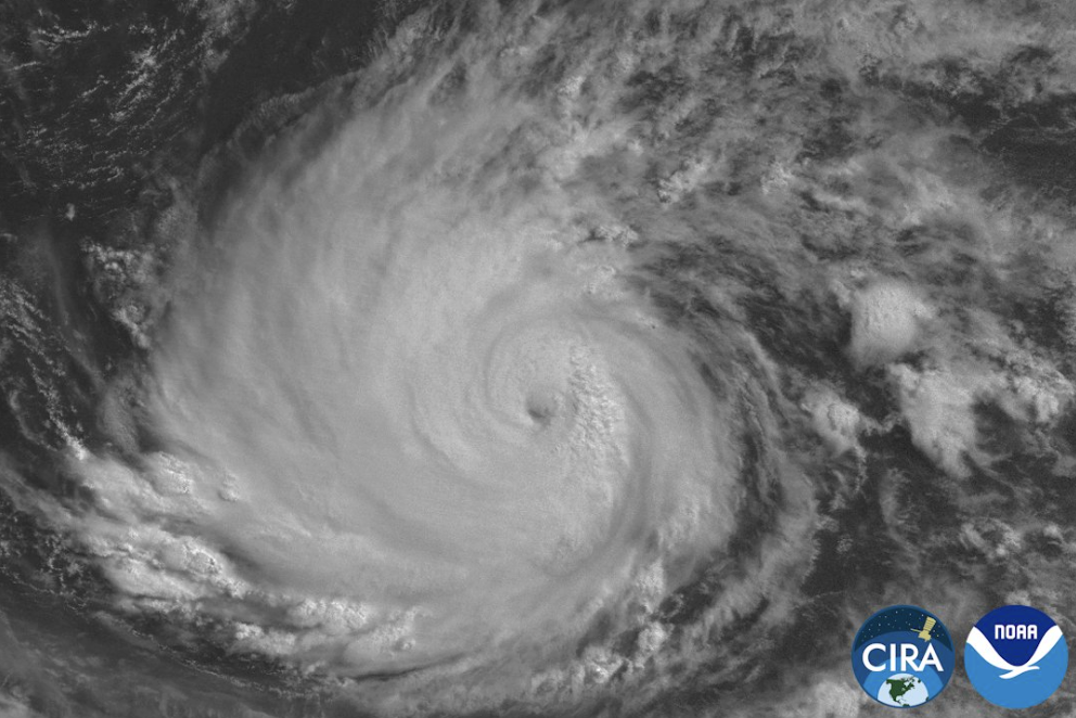 Hurricane Lowell is turning sharply toward Hawaii. Could it make landfall?