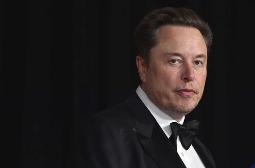 Elon Musk apologizes to laid-off Tesla employees for severance package error