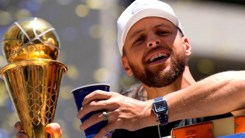 Steph jokes carnival rims are rigged after tossing up bricks