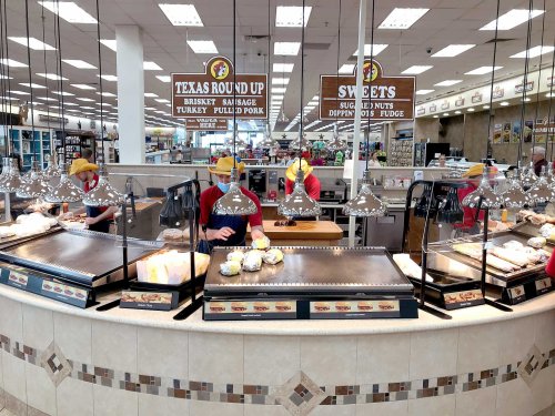 The best snacks and made-to-order food to eat at Buc-ee’s