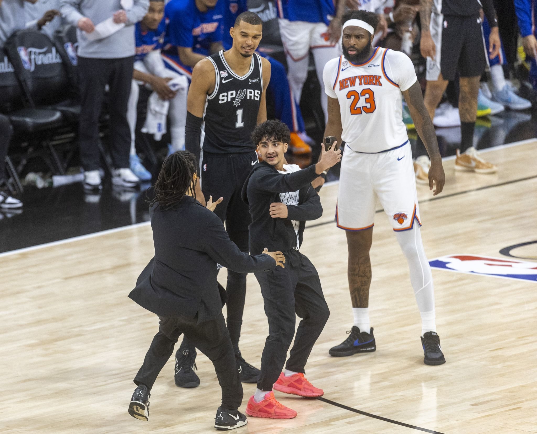 Teen stunt that disrupted Spurs-Knicks Game 1 may be tied to crypto market