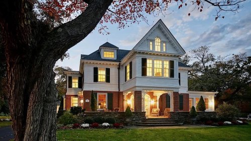 Coastal Escape: Queen Anne Victorian in North Hampton, NH, Is Listed for $3.6M