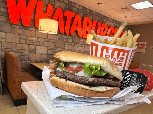 WATCH: Scottish guy tries Whataburger for first time in San Antonio