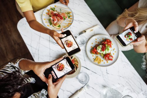 Want to eat at this Texas restaurant? You've gotta give up your phone.