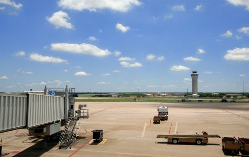 Chaos at Austin airport as FAA grounds flights amid staffing crisis