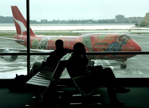 Routes: Qantas sets a return to SFO; San Jose Airport changes its name