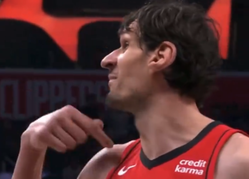 Boban Marjanović is man of the people, gifts fans free chicken fingers.