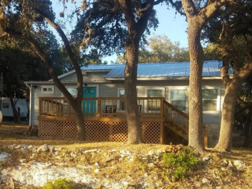 Guess the rent of this 2-bedroom Medina Lake home far from San Antonio