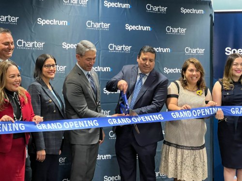 Spectrum brings 350 jobs to San Antonio with new customer service center