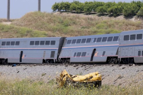 Amtrak Train Headed For Bay Area Derails In Ventura County, 15 Injured ...