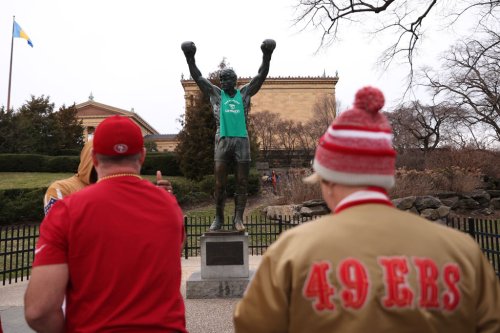 Eagles fans cringe at 49ers faithful's 'Brocky' chants at iconic Philly statue