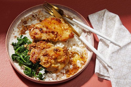 Dinner is fast and flavorful with these 30-minute gingery, garlicky chicken thighs
