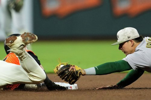 SF Giants put up massive banner to call out A’s for leaving Oakland
