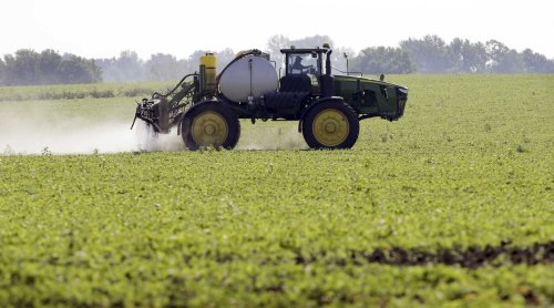 Weedkiller manufacturer seeks lawmakers' help to squelch claims it failed to warn about cancer