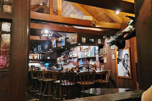 At this Carmel pub, an Oscar winner's star is fading