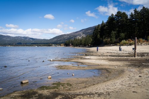 Unprecedented algae blooms, warm waters threaten Lake Tahoe's blue
