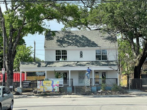 Old Blue House Antiques in Montrose to become Jeni's Ice Cream
