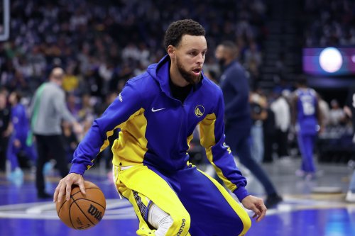 Warriors' Steph Curry spotted wearing mysterious wrap on shooting hand