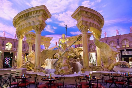 Las Vegas Strip restaurant with 3,500 reviews closes out of nowhere