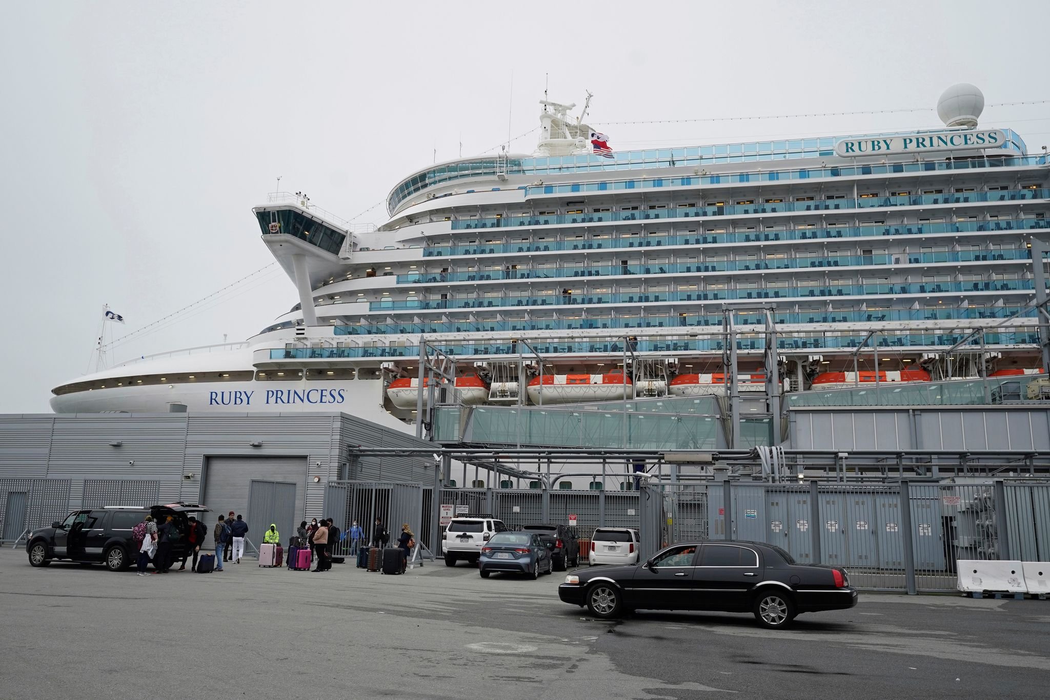 125 passengers and crew hit with highly contagious stomach virus on cruise from San Francisco