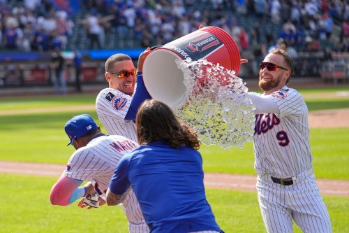 Mets sweep Phillies, extend winning streak to 7 in game with play at the plate and balk that wasn't