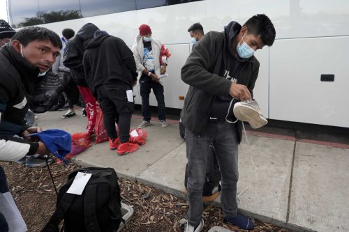 Border Patrol releases hundreds of migrants at a bus stop after San Diego runs out of aid money