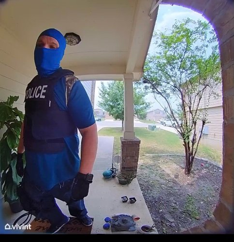 Texas sheriff says a fake cop talked his way into a home and stole thousands of dollars in cash