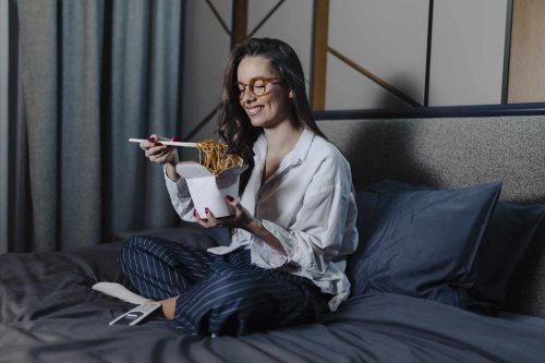 When Should You Stop Eating Before Bed? Here’s What Experts Say