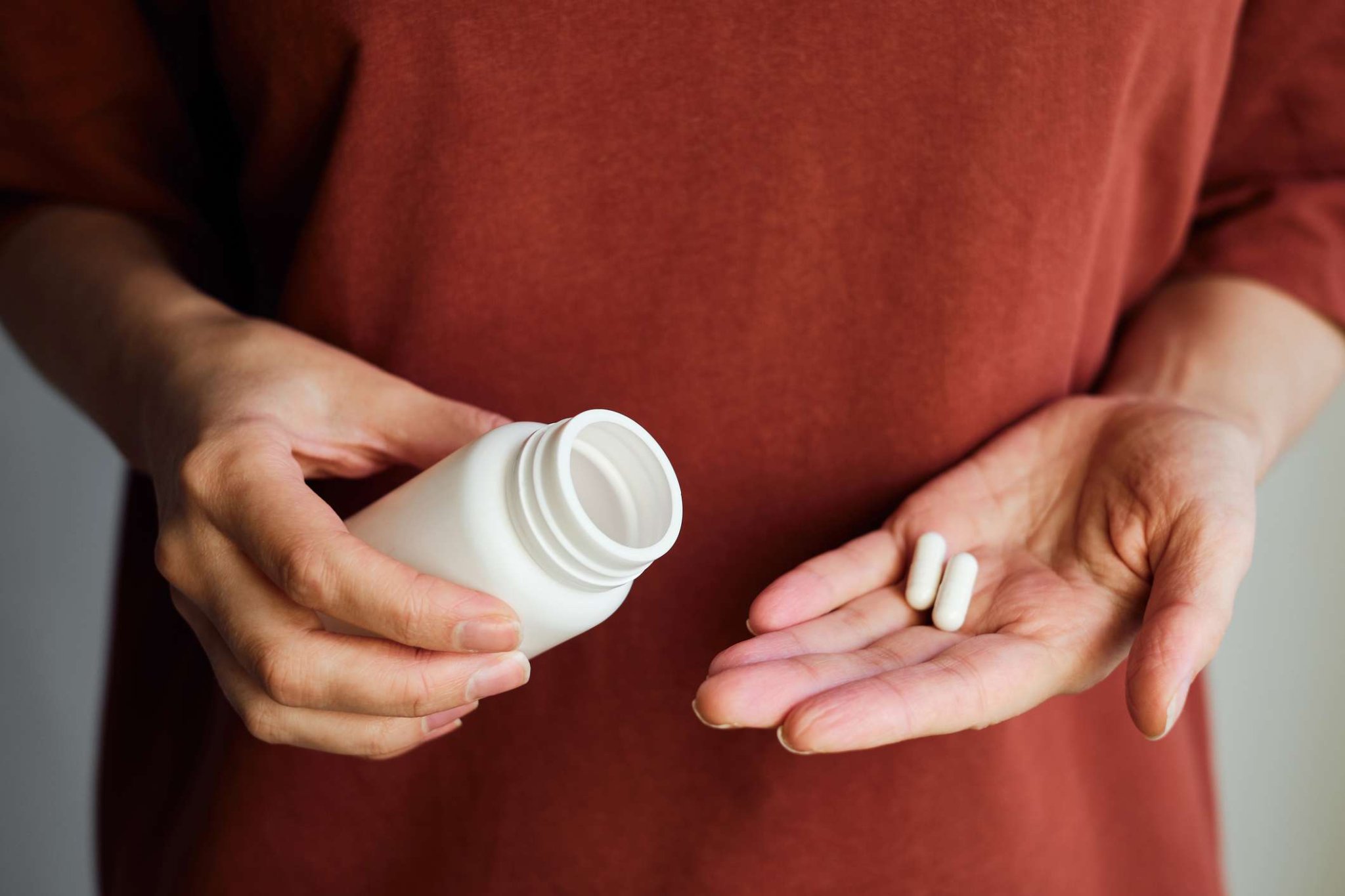 4 Health Benefits of Calcium Carbonate and How To Take It Safely
