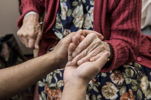 How Caregivers Can Manage Personality and Behavior Changes of Alzheimer's Disease