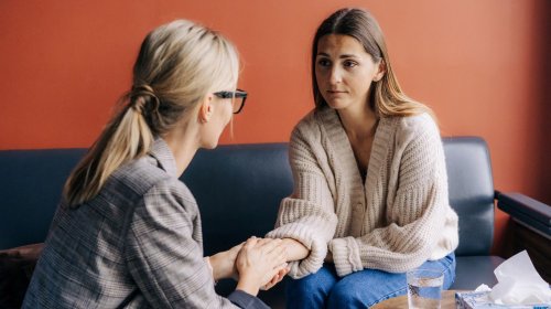 How To Help Someone With PTSD? 7 Helpful Tips For You 2023