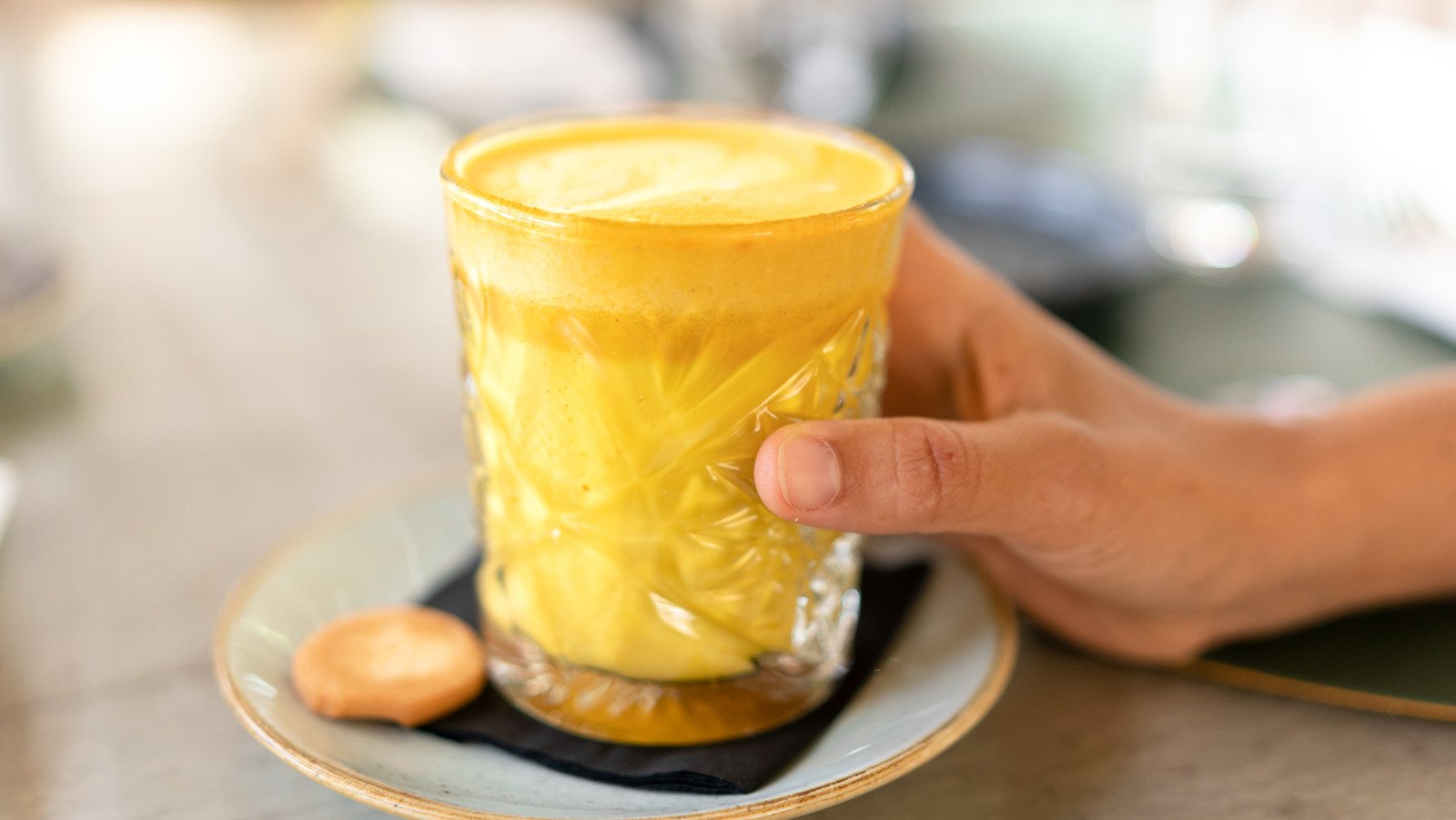 When You Drink Turmeric Every Day, Here's What Happens To Your Neurological Health