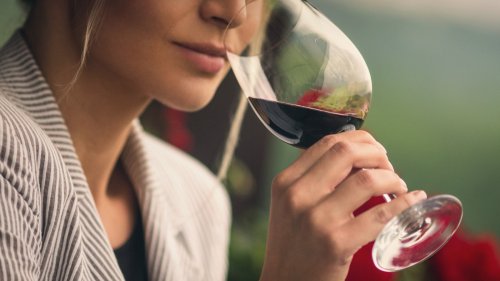 You Should Avoid Drinking Alcohol If You're Taking This Medication