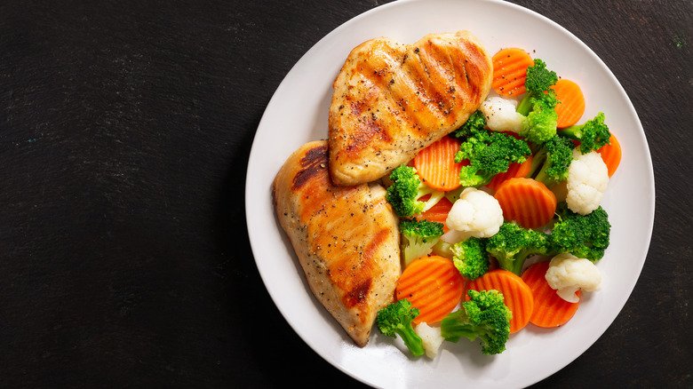 Why Chicken And Broccoli Is Such A Healthy Combination