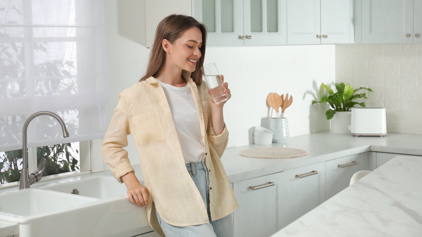 Does Drinking Water Help You Lose Weight?