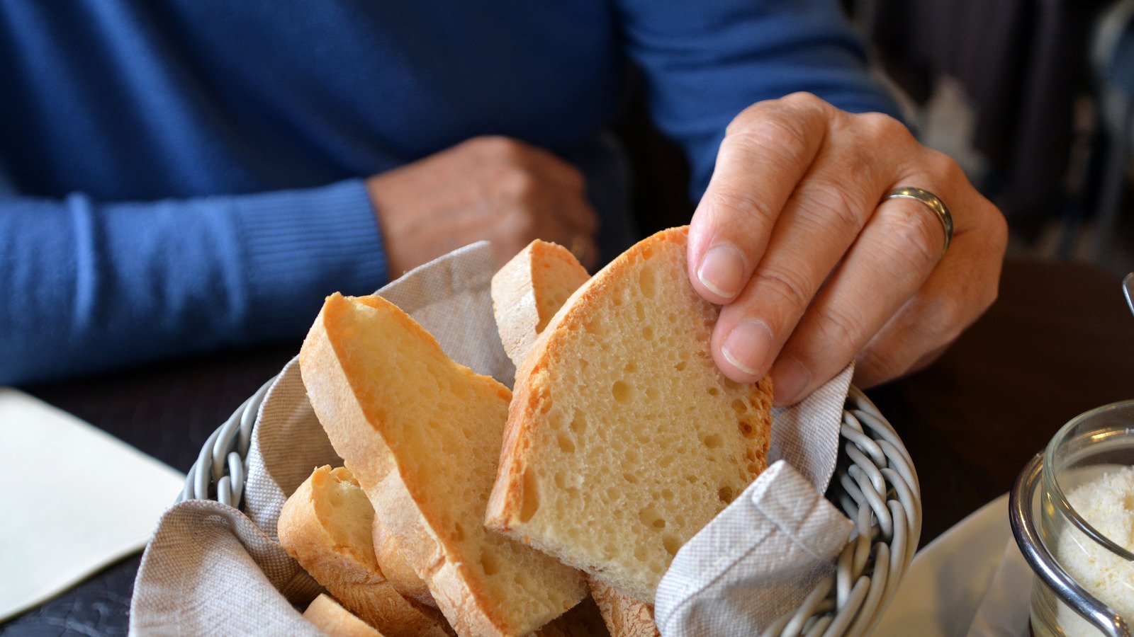 Here's What Happens When You Eat Bread On An Empty Stomach