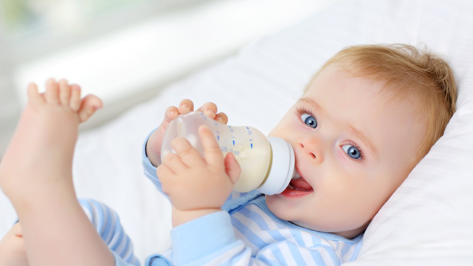 The Surprising Reason You Shouldn't Give Water To Your Baby - Health Digest