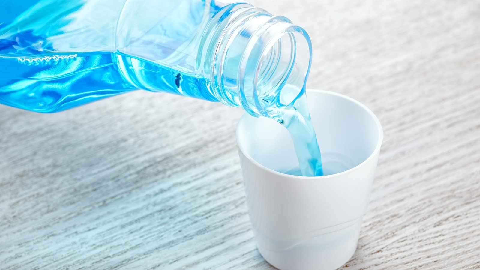 What Happens When You Use Too Much Mouthwash? | Flipboard