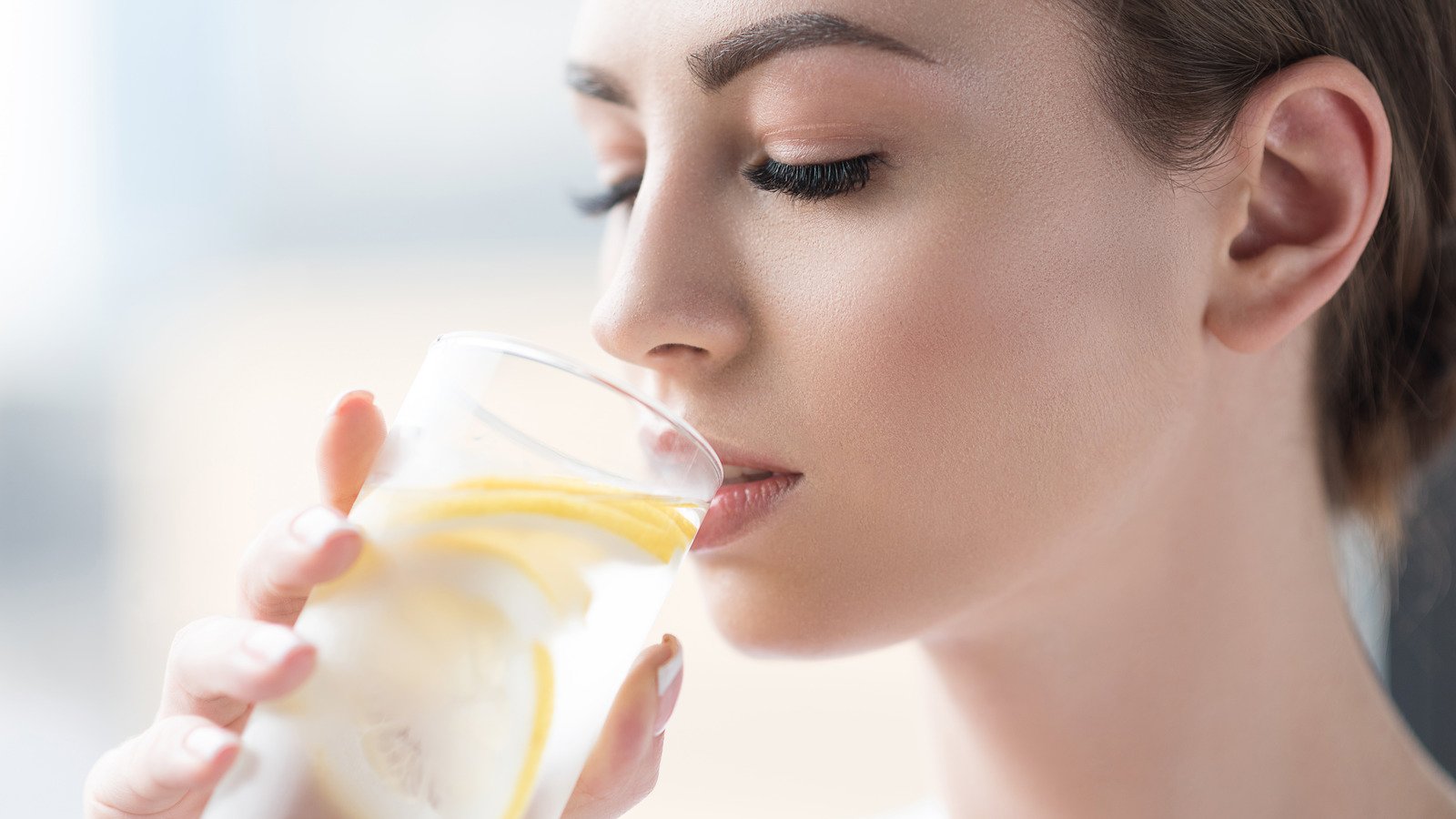 How Your Body Changes When You Drink Lemon Water Every Day