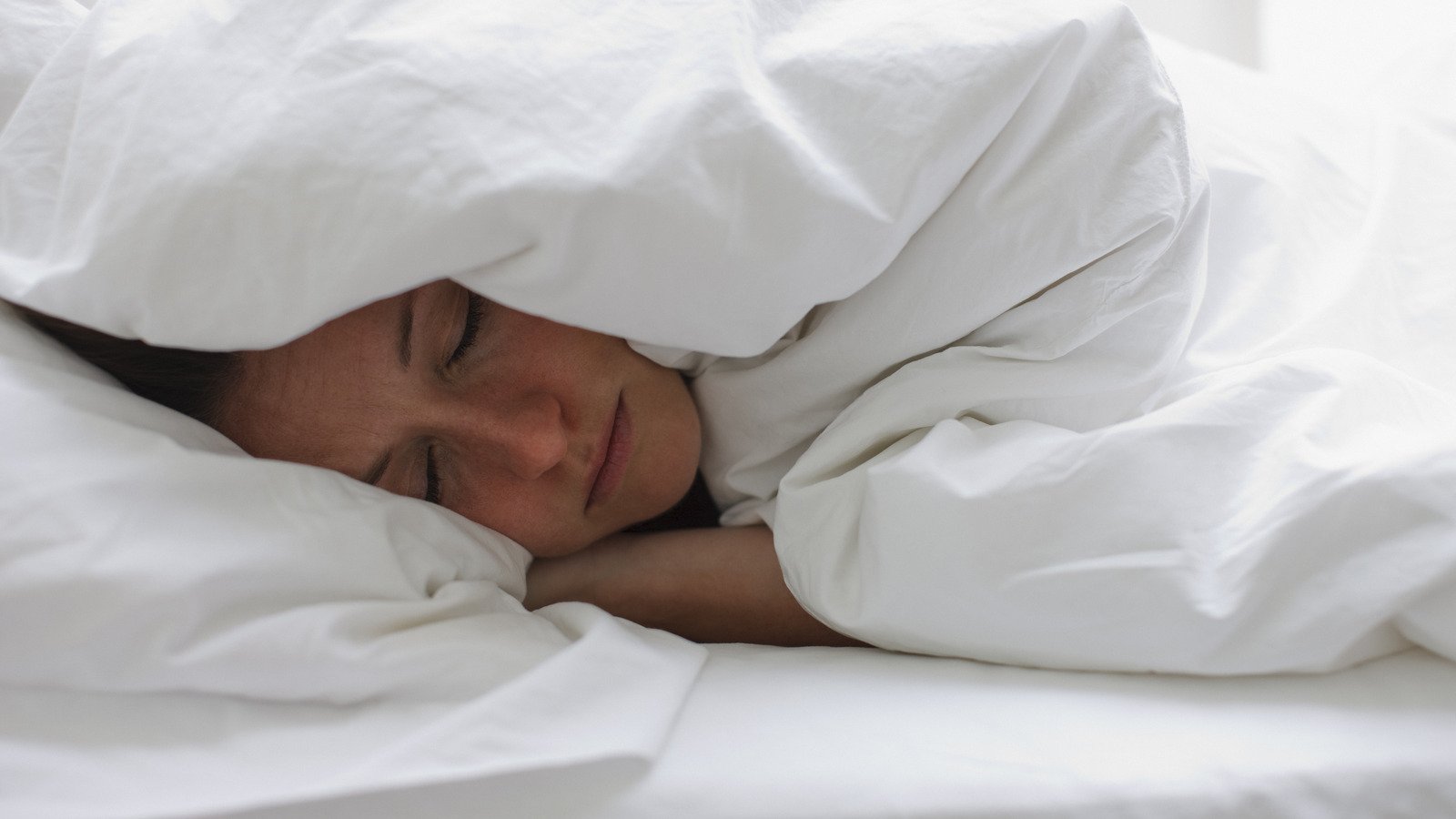 Could Sleeping In The Nude Actually Make You Lose Weight? What To Consider