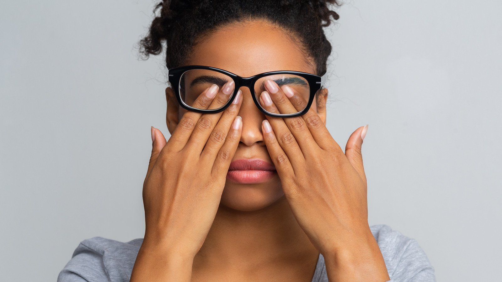 The Real Reason Why Rubbing Your Eyelids Feels So Good